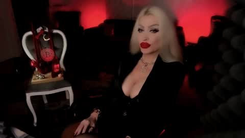 Snapshot of alfa_female chatting on 12/20/24, 12:19 AlfaFemale online show from 12/20/24, 12:19