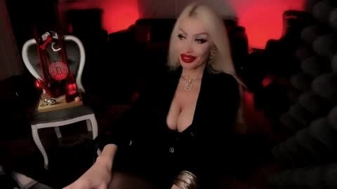 Snapshot of alfa_female chatting on 12/20/24, 07:22 AlfaFemale online show from 12/20/24, 07:22