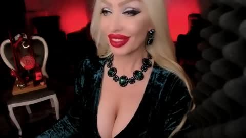 Snapshot of alfa_female chatting on 12/24/24, 07:39 AlfaFemale online show from 12/24/24, 07:39