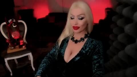 Snapshot of alfa_female chatting on 12/24/24, 10:44 AlfaFemale online show from 12/24/24, 10:44