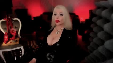 Snapshot of alfa_female chatting on 01/23/25, 06:28 AlfaFemale online show from 01/23/25, 06:28