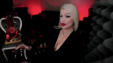 Snapshot of alfa_female chatting on 01/31/25, 10:31 AlfaFemale online show from 01/31/25, 10:31