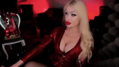 Snapshot of alfa_female chatting on 09/08/25, 04:39 AlfaFemale online show from 09/08/25, 04:39