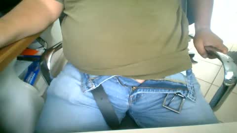 Snapshot of alfonsogomez110 chatting on 06/05/26, 05:51 Alfonso Gomez online show from 06/05/26, 05:51