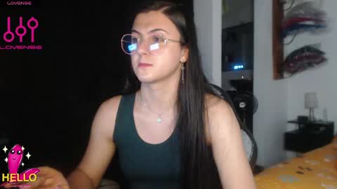 Snapshot of alguien_mas01 chatting on 05/13/26, 09:44 cami online show from 05/13/26, 09:44
