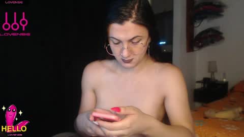 Snapshot of alguien_mas01 chatting on 05/14/26, 02:13 cami online show from 05/14/26, 02:13