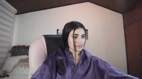 Snapshot of alheli_16 chatting on 12/01/24, 04:29 Alheli online show from 12/01/24, 04:29