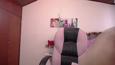 Snapshot of alheli_16 chatting on 01/15/25, 01:52 Alheli online show from 01/15/25, 01:52