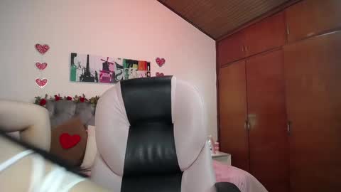 Snapshot of alheli_16 chatting on 02/14/25, 05:46 Alheli online show from 02/14/25, 05:46