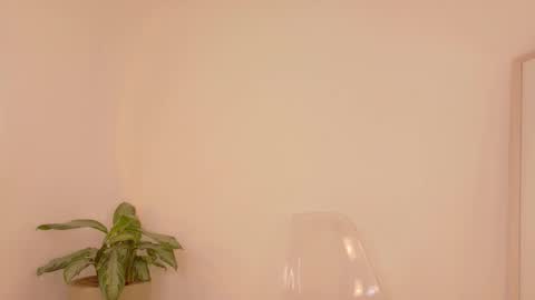 Snapshot of alia_peach_ chatting on 12/14/25, 05:13 Alia online show from 12/14/25, 05:13