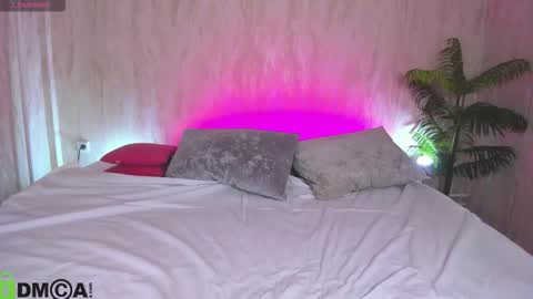 Snapshot of alic_fox chatting on 10/24/25, 12:30 Alice online show from 10/24/25, 12:30