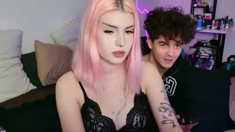 Snapshot of alice118james chatting on 09/13/25, 09:14 alice and james online show from 09/13/25, 09:14