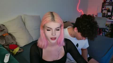 Snapshot of alice118james chatting on 09/16/25, 06:31 alice and james online show from 09/16/25, 06:31