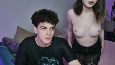 Snapshot of alice118james chatting on 10/10/25, 05:23 alice and james online show from 10/10/25, 05:23