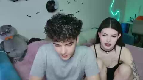 Snapshot of alice118james chatting on 10/17/25, 06:43 alice and james online show from 10/17/25, 06:43