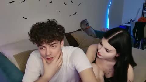 Snapshot of alice118james chatting on 10/28/25, 12:03 alice and james online show from 10/28/25, 12:03