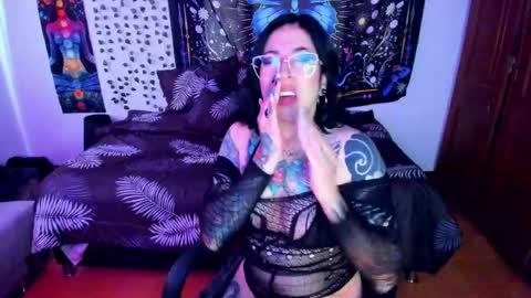 Snapshot of alice666f chatting on 04/25/26, 04:26 ALiCE ROSE online show from 04/25/26, 04:26