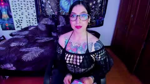 Snapshot of alice666f chatting on 05/26/26, 02:46 ALiCE ROSE online show from 05/26/26, 02:46