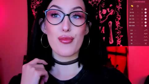 Snapshot of alice___mistress chatting on 10/19/25, 12:33 Miss Alice online show from 10/19/25, 12:33