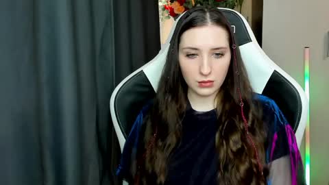 Snapshot of alice_bailey chatting on 05/18/26, 12:33 Alice online show from 05/18/26, 12:33