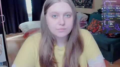Snapshot of alice_dreamgirl_ chatting on 08/05/26, 12:19 Alice 3 online show from 08/05/26, 12:19