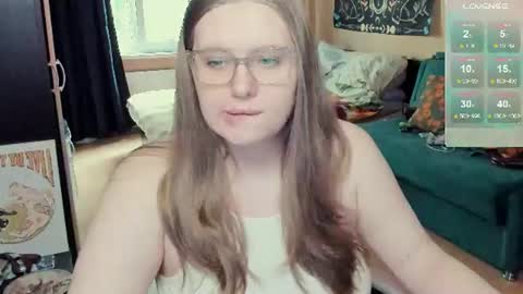 Snapshot of alice_dreamgirl_ chatting on 08/06/26, 08:38 Alice 3 online show from 08/06/26, 08:38