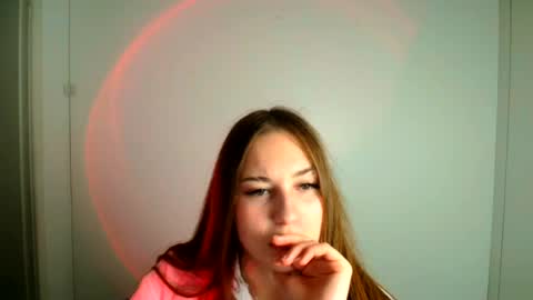 Snapshot of alice_dreamofu chatting on 06/20/26, 11:24 Alice online show from 06/20/26, 11:24