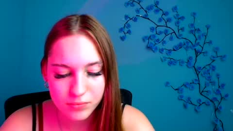 Snapshot of alice_dreamofu chatting on 06/23/26, 11:19 Alice online show from 06/23/26, 11:19