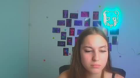 Snapshot of alice_dreamofu chatting on 06/24/26, 11:53 Alice online show from 06/24/26, 11:53