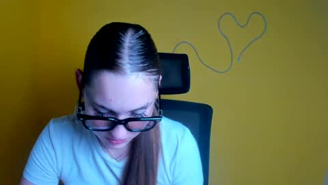 Snapshot of alice_dreamofu chatting on 07/20/26, 11:12 Alice online show from 07/20/26, 11:12