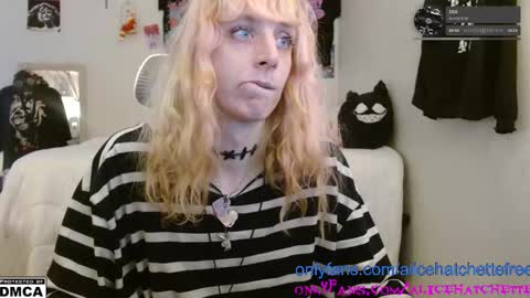Snapshot of alice_hatchette chatting on 10/13/25, 08:53 Alice Hatchette online show from 10/13/25, 08:53