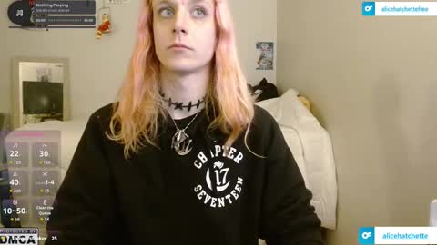 Snapshot of alice_hatchette chatting on 10/27/25, 11:58 Alice Hatchette online show from 10/27/25, 11:58