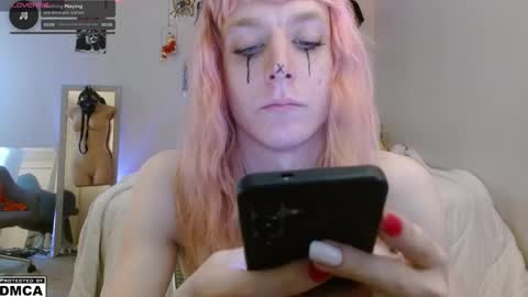 Snapshot of alice_hatchette chatting on 10/30/25, 02:18 Alice Hatchette online show from 10/30/25, 02:18