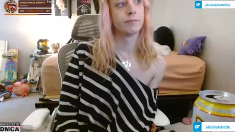 Snapshot of alice_hatchette chatting on 11/13/25, 04:39 Alice Hatchette online show from 11/13/25, 04:39