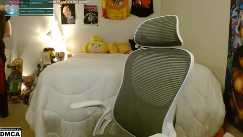 Snapshot of alice_hatchette chatting on 11/18/25, 07:51 Alice Hatchette online show from 11/18/25, 07:51