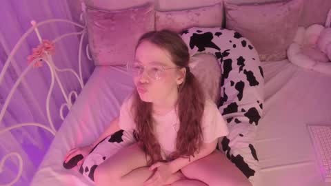 Snapshot of alice_kinky_girl chatting on 03/01/25, 03:10 Alice online show from 03/01/25, 03:10