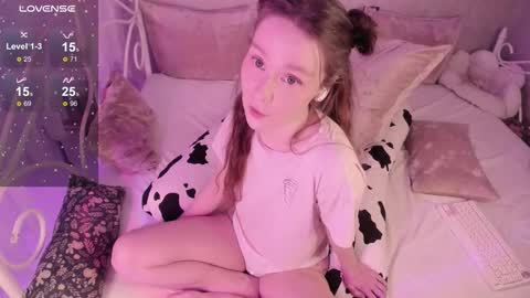 Snapshot of alice_kinky_girl chatting on 10/29/25, 01:08 Alice online show from 10/29/25, 01:08