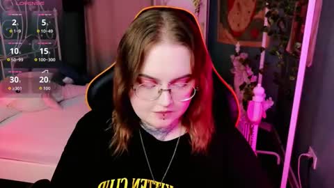 alice_linger online show from 09/23/25, 08:34