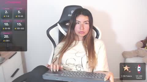 Snapshot of alice_middle01 chatting on 01/30/25, 08:10 Alice online show from 01/30/25, 08:10