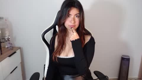 Snapshot of alice_middle01 chatting on 02/12/25, 10:26 Alice online show from 02/12/25, 10:26