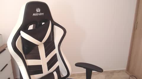 Snapshot of alice_middle01 chatting on 03/12/25, 07:28 Alice online show from 03/12/25, 07:28