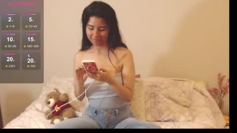 Snapshot of alice_middle01 chatting on 10/14/25, 04:52 Alice online show from 10/14/25, 04:52