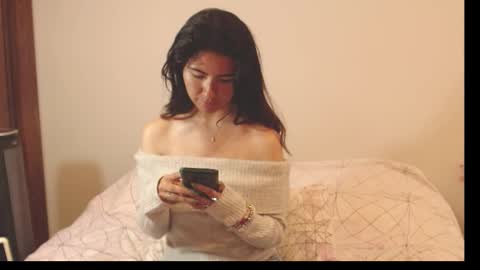 Snapshot of alice_middle01 chatting on 11/11/25, 02:28 Alice online show from 11/11/25, 02:28