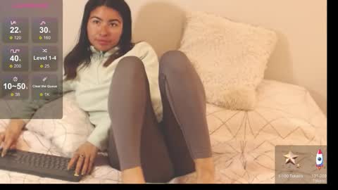 Snapshot of alice_middle01 chatting on 11/13/25, 05:23 Alice online show from 11/13/25, 05:23