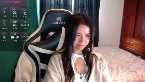 Snapshot of alice_middle01 chatting on 06/17/26, 02:40 Alice online show from 06/17/26, 02:40