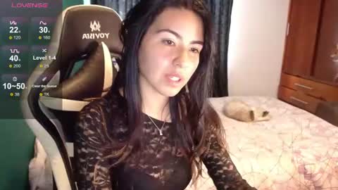 Snapshot of alice_middle01 chatting on 06/22/26, 03:53 Alice online show from 06/22/26, 03:53