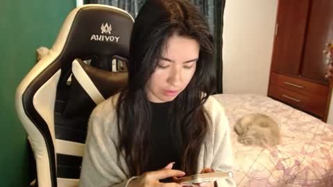 Snapshot of alice_middle01 chatting on 07/21/26, 03:58 Alice online show from 07/21/26, 03:58