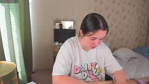 Snapshot of alice_next_door_ chatting on 06/15/26, 11:45 Alice online show from 06/15/26, 11:45