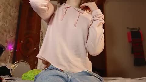 Snapshot of alice_peach chatting on 03/11/25, 03:45 bigclit daddy squirt bigdildo fit online show from 03/11/25, 03:45