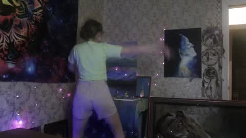 Snapshot of alice_peach chatting on 10/22/25, 02:06 bigclit daddy squirt bigdildo fit online show from 10/22/25, 02:06